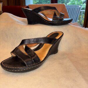Born, BOC  Black Wedge Sandals with cris-cross straps in Black Leather
